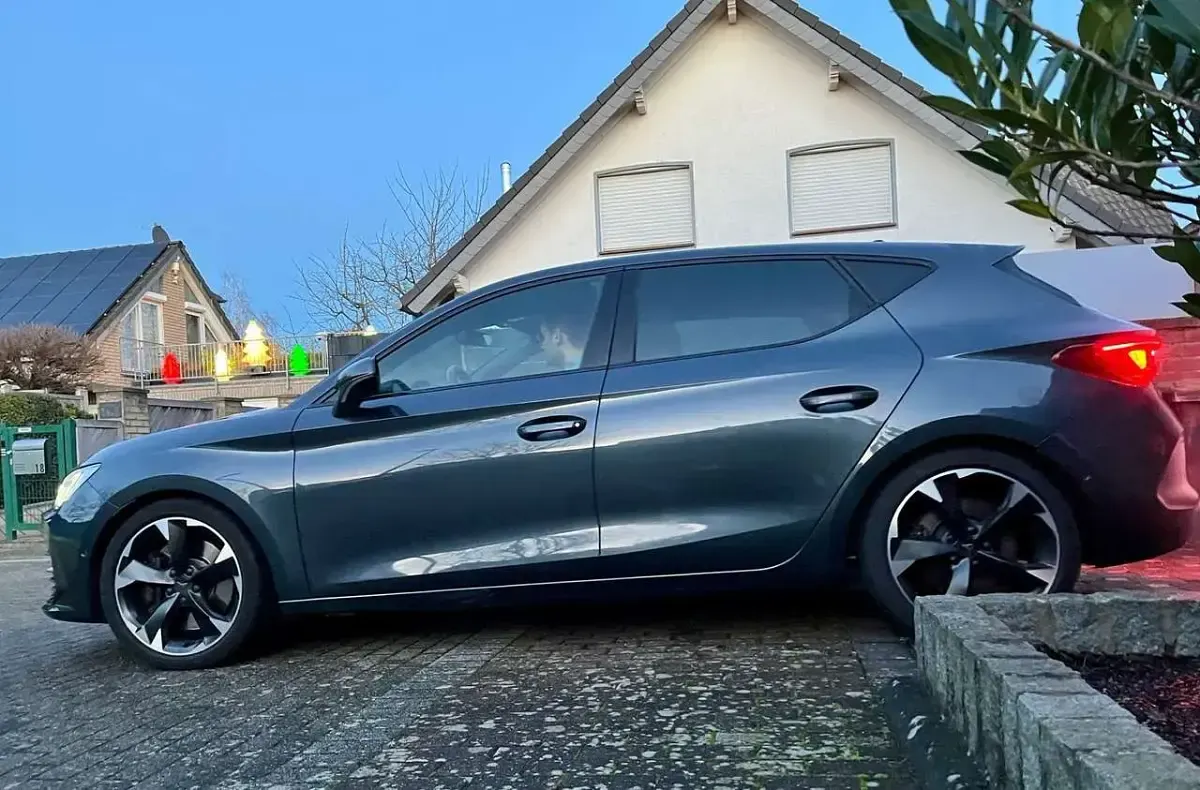 Gebraucht Cupra Leon 245 PS (180 kW) 2023 Grau Kleinwagen