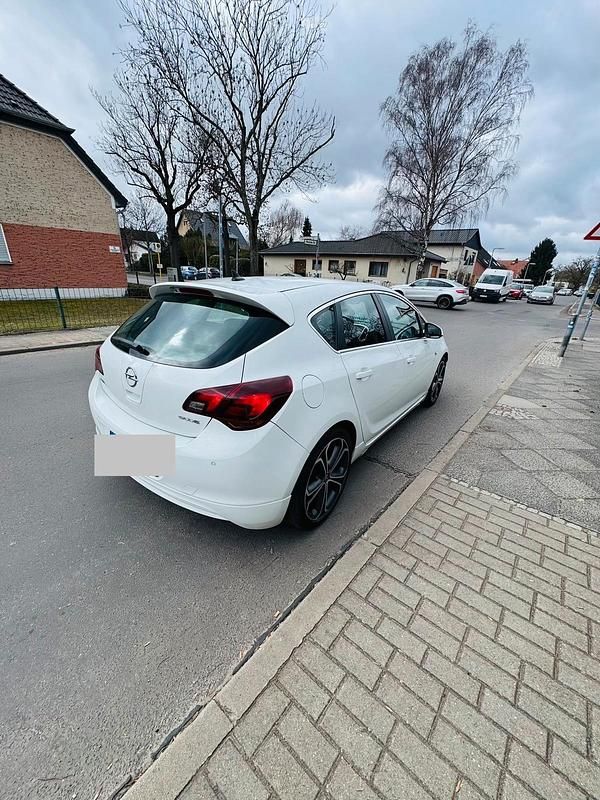 Gebraucht Opel Astra OPC 165 PS (121 kW) 2012 Weiß Limousine