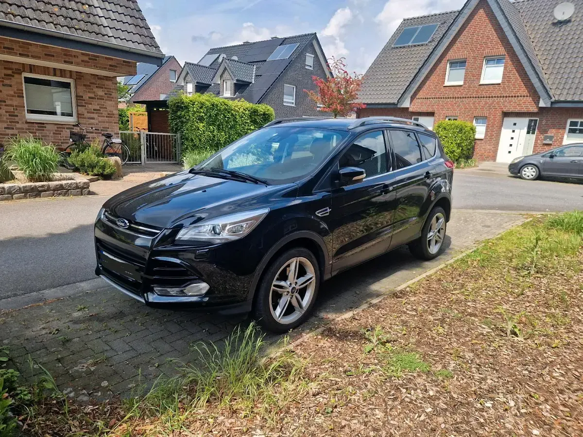 Gebraucht Ford Kuga 163 PS (119 kW) 2014 Schwarz SUV