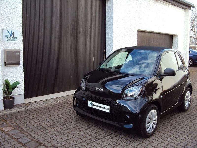Schwarz Gebraucht 2021 Smart ForTwo Electric Drive Coupé | 9.690 € (Fairer Preis) - Bild 1/4