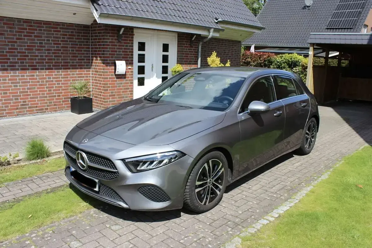 Gebraucht Mercedes A180 Progressive 136 PS (100 kW) 2023 Grau Limousine