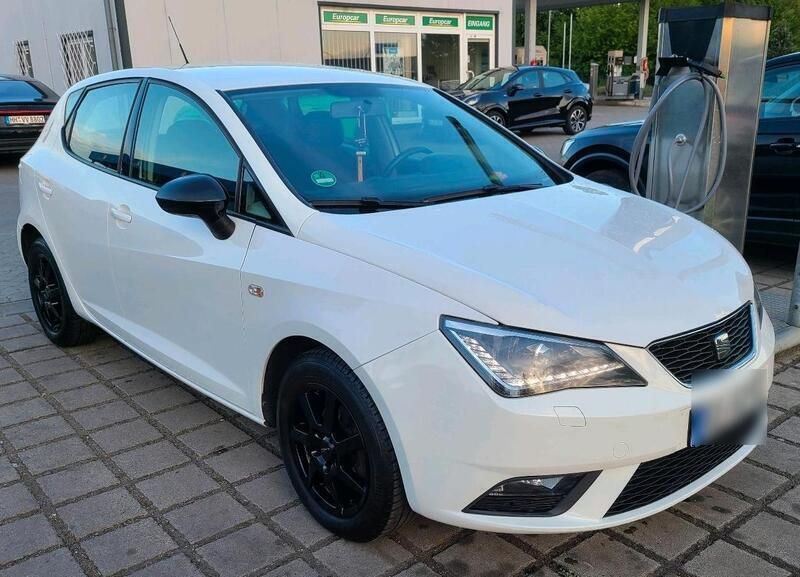 Weiß Gebraucht 2013 Seat Ibiza Kleinwagen | 8.700 € (Teuer) - Bild 1/4