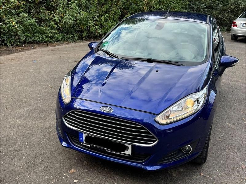 Blau Gebraucht 2017 Ford Fiesta Titanium Kleinwagen | 7.500 € (Guter Preis) - Bild 1/4