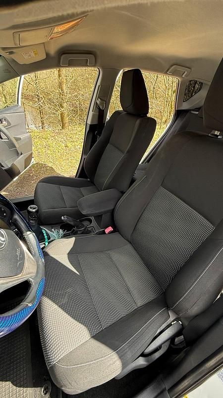 Gebraucht Toyota Auris 96 PS (70 kW) 2014 Weiß Limousine