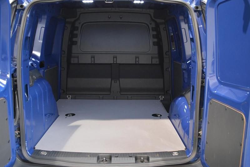 Second-hand VW Caddy 102 CP (75 kW) 2021 Albastru Monovolum