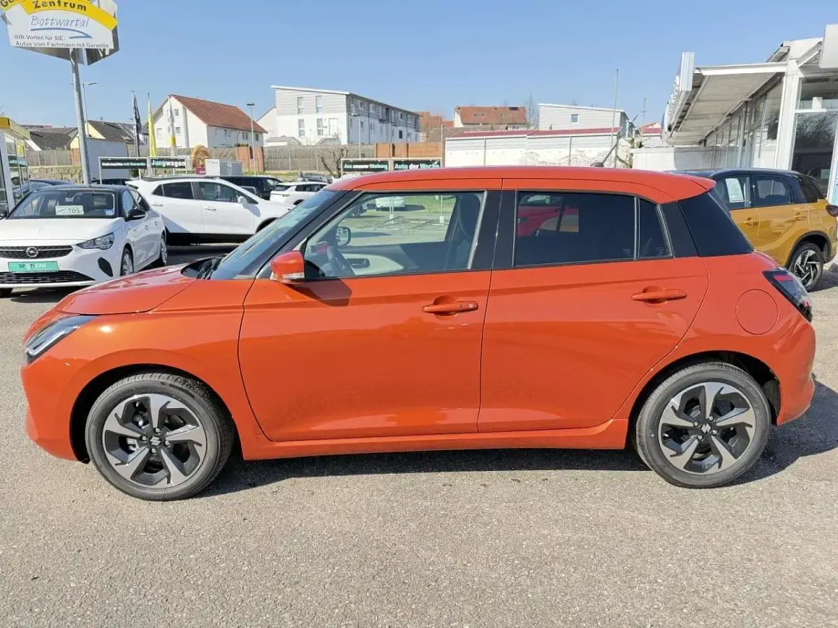 Neu Suzuki Swift Comfort 83 PS (61 kW) 2026 Flame orange pearl metallic Kleinwagen