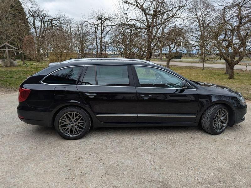Gebraucht Skoda Superb Elegance 170 PS (125 kW) 2015 Schwarz Limousine