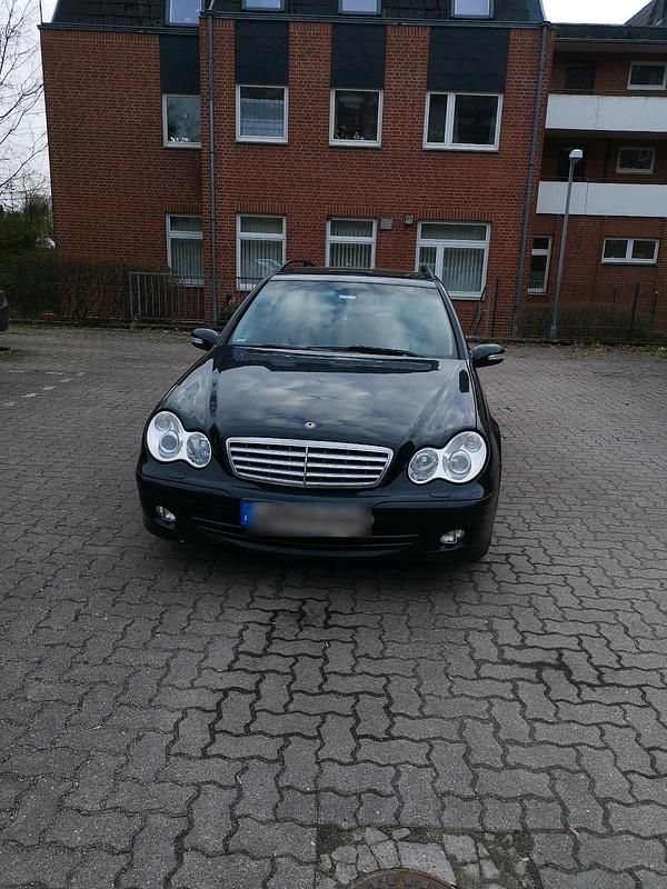 Gebraucht Mercedes 220 150 PS (110 kW) 2005 Schwarz Kombi