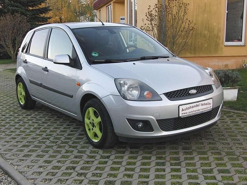 Gebraucht Ford Fiesta 80 PS (58 kW) 2007 Silber Kleinwagen