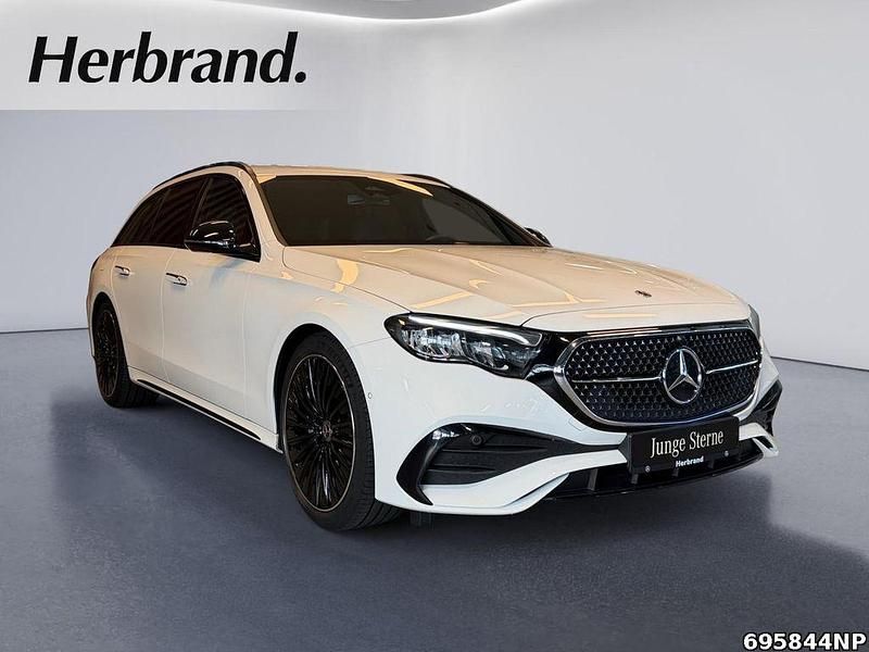 Gebraucht Mercedes E300 AMG 313 PS (230 kW) 2024 Unilack polarweiß Kombi