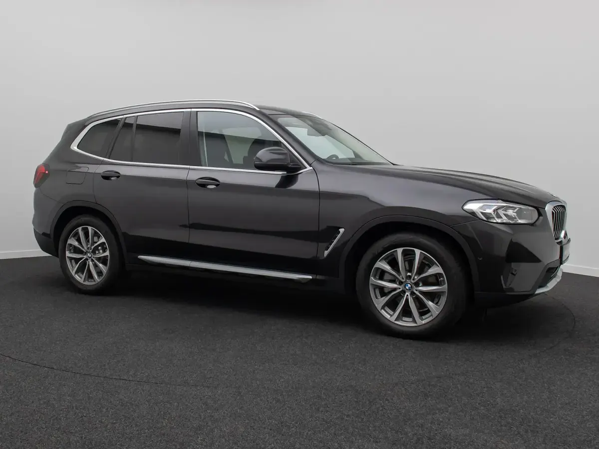Gebraucht BMW X3 Sport Line 190 PS (139 kW) 2023 Sophistograu brillanteffekta9 SUV