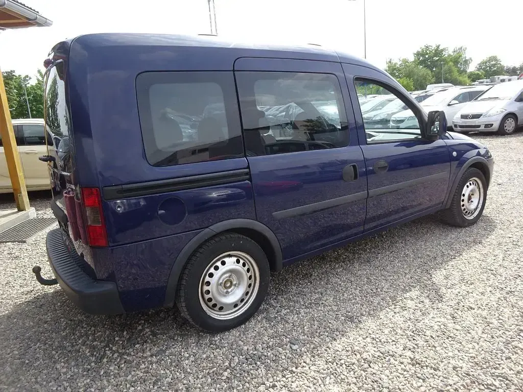 Używany Opel Combo 94 KM (69 kW) 2010 Niebieski Minivan