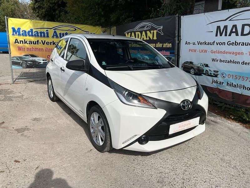 Weiß Gebraucht 2016 Toyota Aygo Kleinwagen | 4.900 € (Fairer Preis) - Bild 1/4