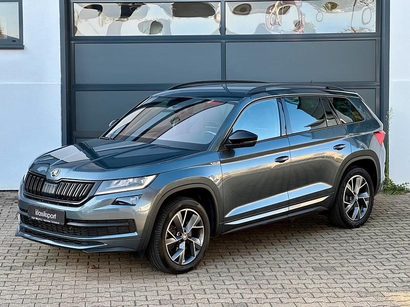 Seda quartz/quartz grey Gebraucht 2020 Skoda Kodiaq SportLine SUV | 22.970 € (Guter Preis) - Bild 1/4
