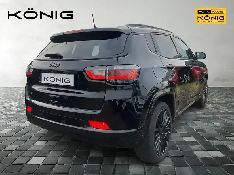 Usado Jeep Compass Altitude 131 HP (96 kW) 2023 Preto SUV