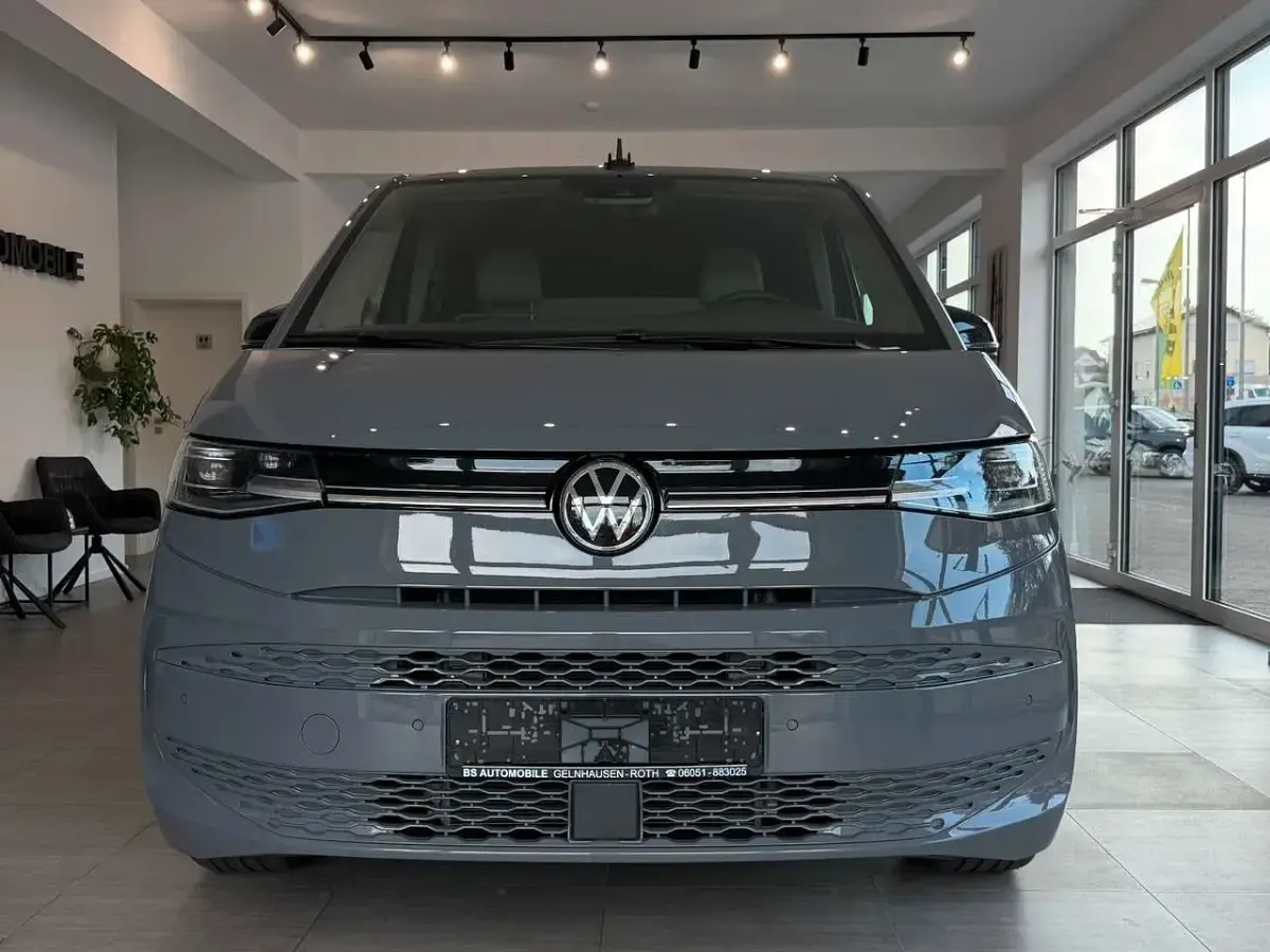 Gebraucht VW Multivan Life 150 PS (110 kW) 2025 Grau Van / Kleinbus