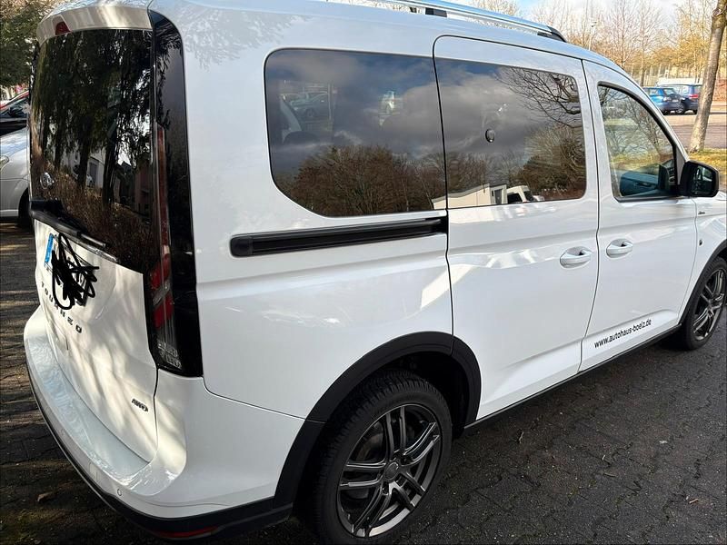 Gebraucht Ford Tourneo Connect 122 PS (89 kW) 2023 Weiß Van / Kleinbus