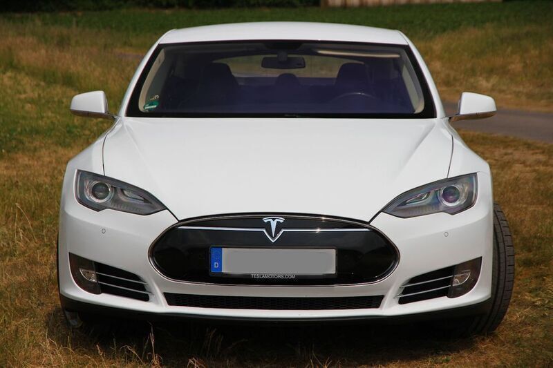 Weiß Gebraucht 2014 Tesla Model S Limousine | 20.800 € (Fairer Preis) - Bild 1/4