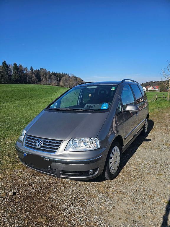 Grau Gebraucht 2009 VW Sharan Comfortline Van / Kleinbus | 5.400 € (Fairer Preis) - Bild 1/4