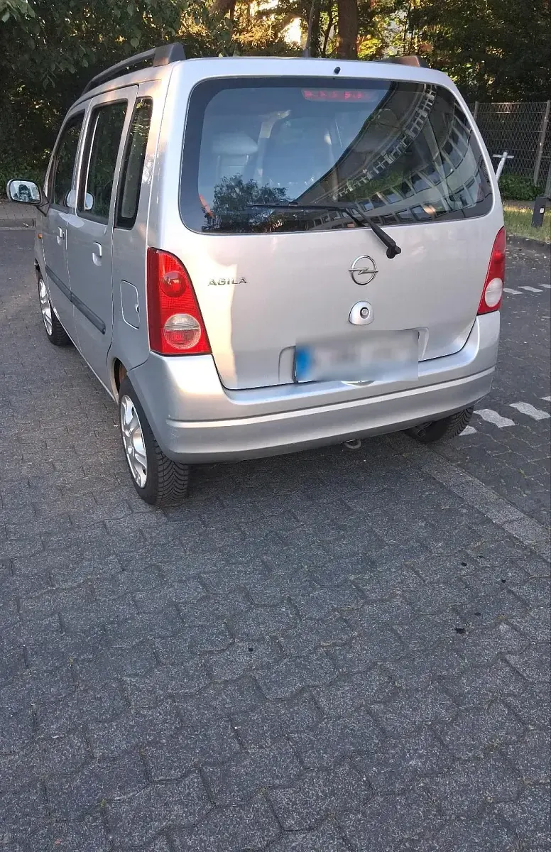 Używany Opel Agila 67 KM (49 kW) 2005 Srebrny Minivan