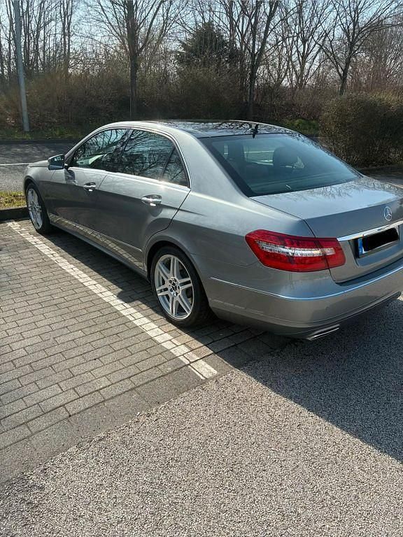 Gebraucht Mercedes E500 Avantgarde 387 PS (284 kW) 2009 Silber Limousine