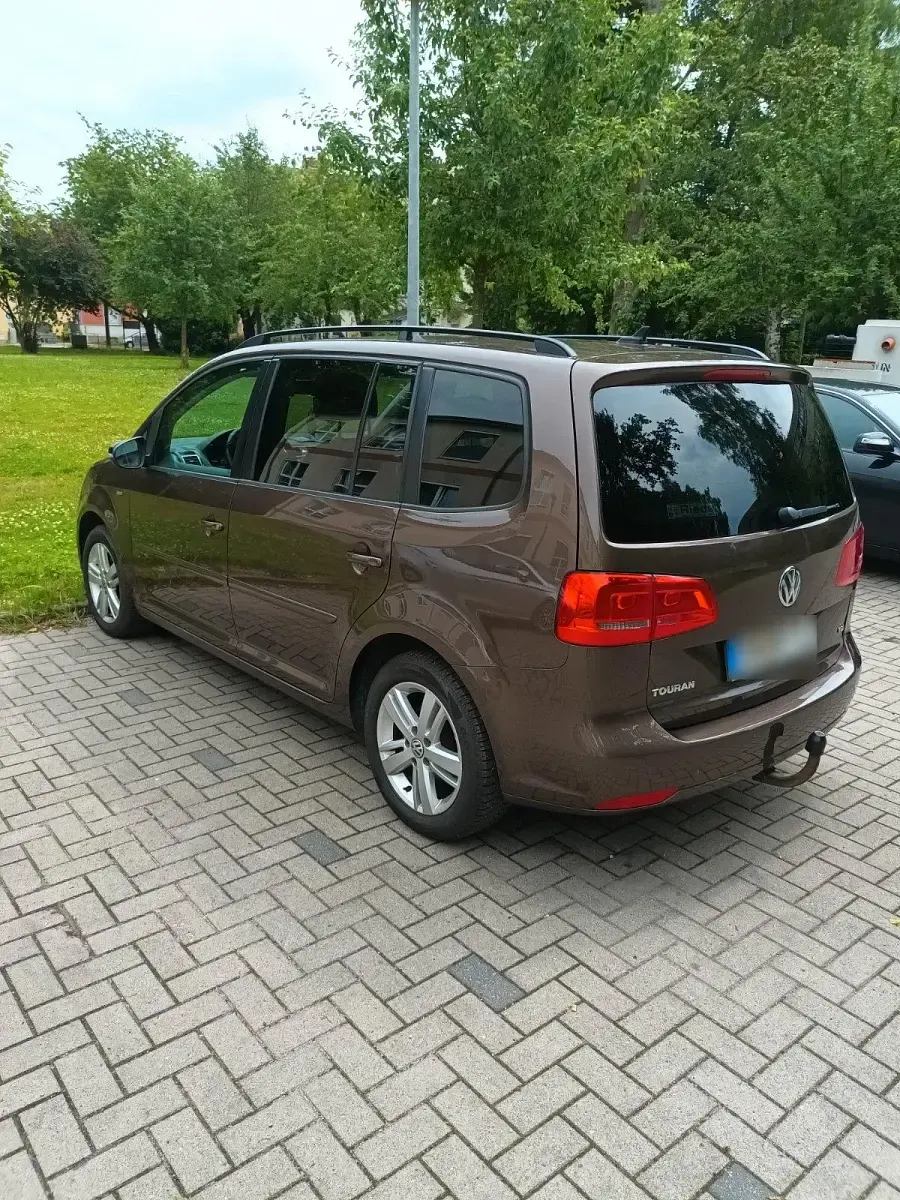 Gebraucht VW Touran Match 105 PS (77 kW) 2012 Braun Van / Kleinbus