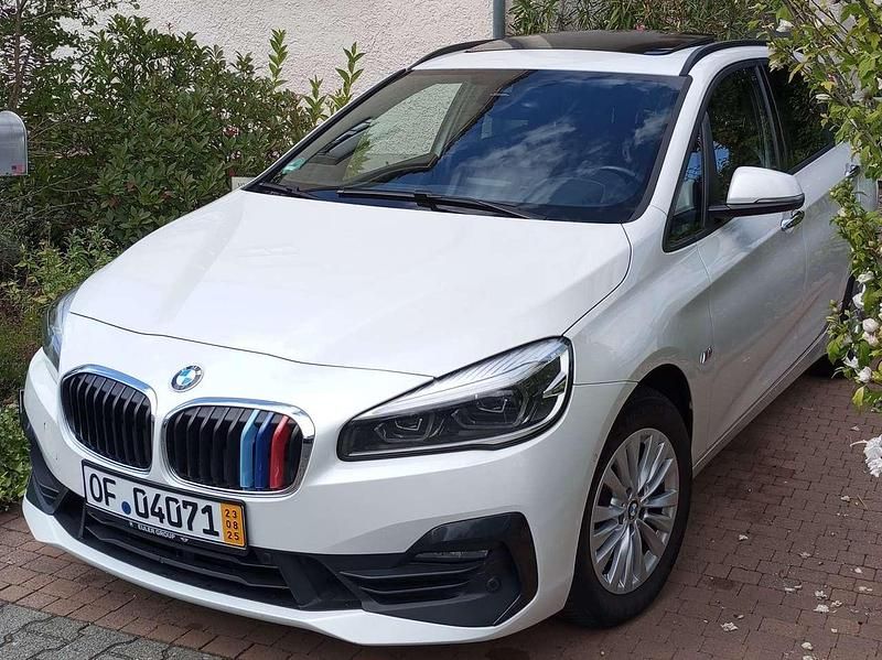 Weiß Gebraucht 2019 BMW 218 Active Tourer M Sport Van / Kleinbus | 16.690 € (Fairer Preis) - Bild 1/4