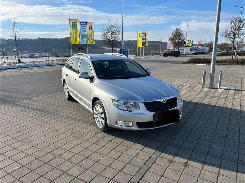 Silber Gebraucht 2012 Skoda Superb Elegance Kombi | 8.000 € (Etwas zu teuer) - Bild 1/4