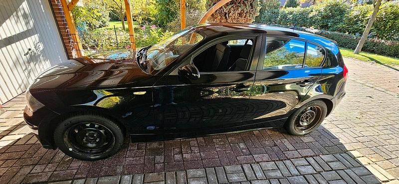 Schwarz Gebraucht 2005 BMW 116 Kleinwagen | 2.900 € (Fairer Preis) - Bild 1/4