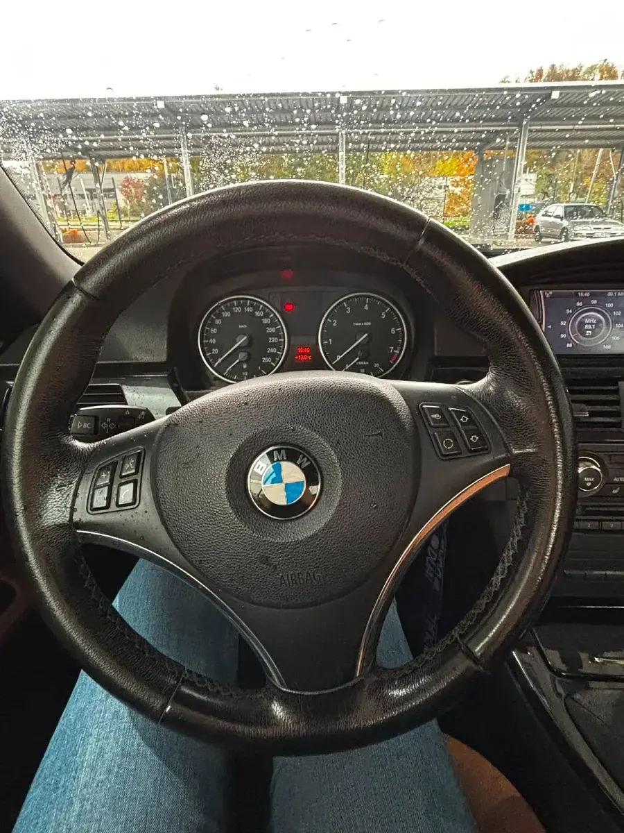 Gebraucht BMW 320 Cabriolet 170 PS (125 kW) 2010 Schwarz Cabrio