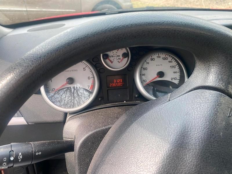 Second-hand Peugeot 207 2008 Roșu Hatchback