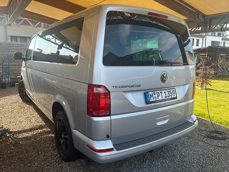 Second-hand VW Caravelle 150 CP (110 kW) 2017 Argintiu Van