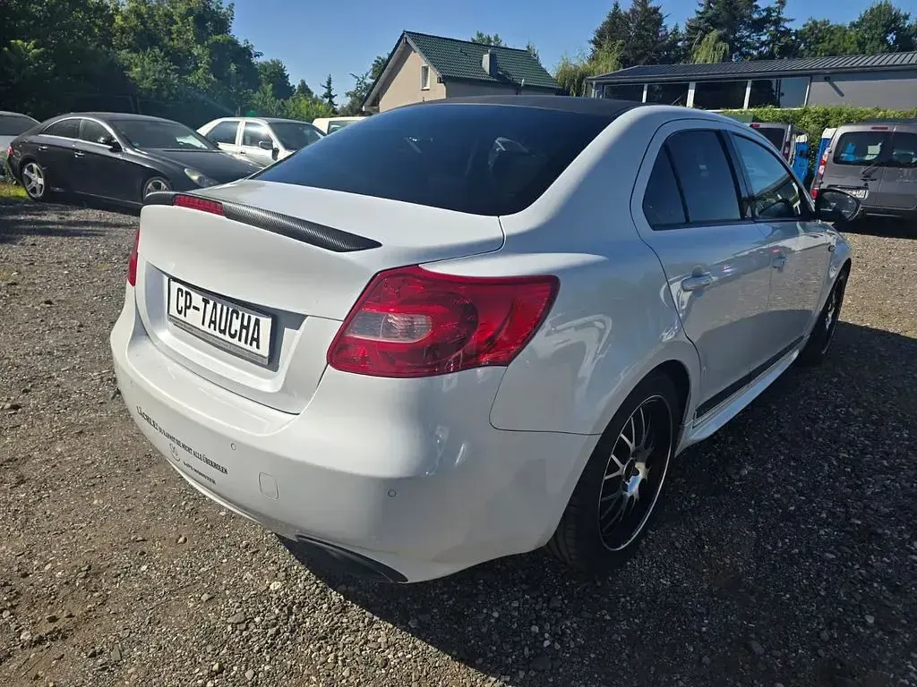 Gebraucht Suzuki Kizashi Sport 178 PS (130 kW) 2011 Weiß Limousine