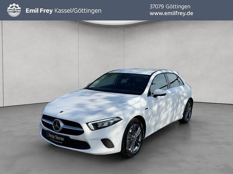 Polarweiß Gebraucht 2020 Mercedes A250 Style Limousine | 22.600 € (Guter Preis) - Bild 1/4
