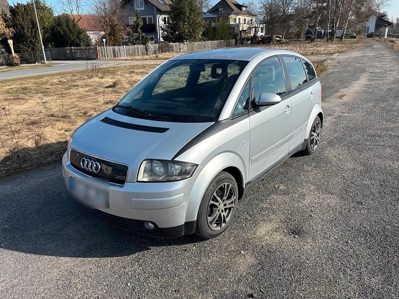 Usado Audi A2 S-Line 75 HP (55 kW) 2001 Prateado Citadino