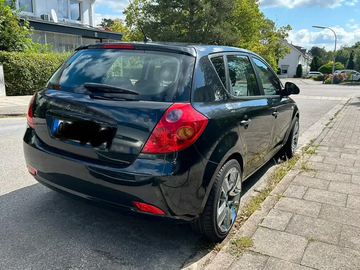 Gebraucht Kia Ceed 109 PS (80 kW) 2007 Schwarz Kleinwagen