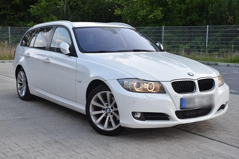 Weiß Gebraucht 2012 BMW 320 Kombi | 4.200 € (Superpreis) - Bild 1/4