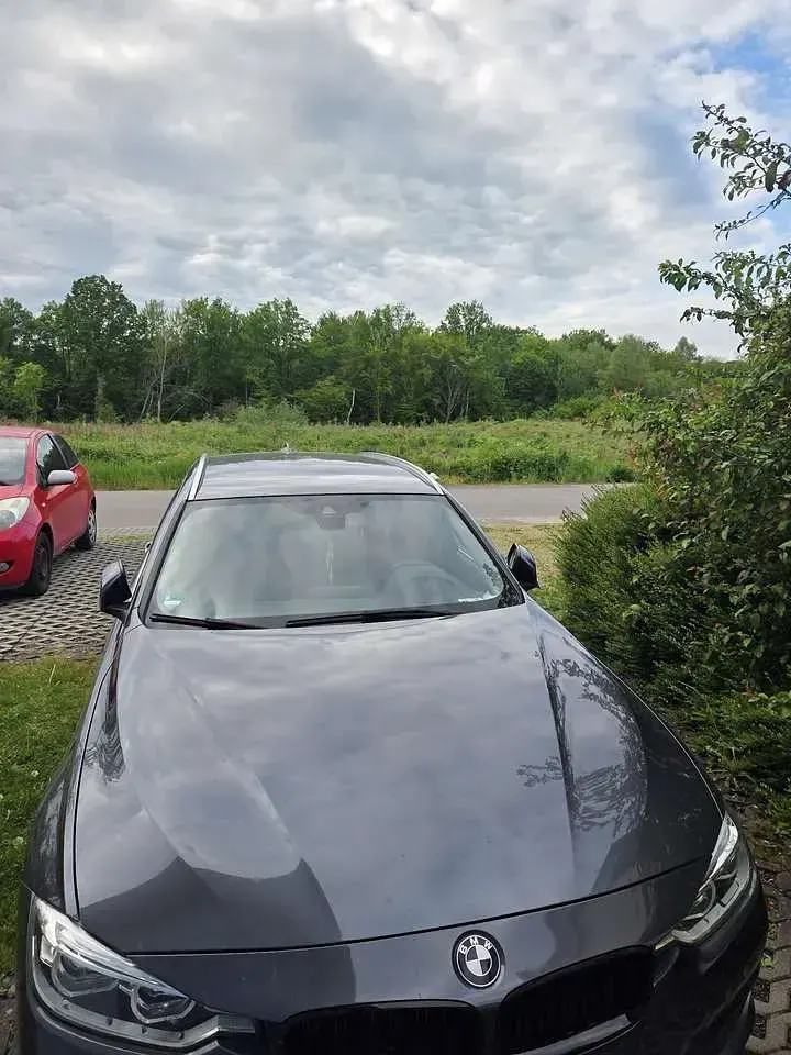 Gebraucht BMW 318 Advantage 136 PS (100 kW) 2019 Grau Kombi