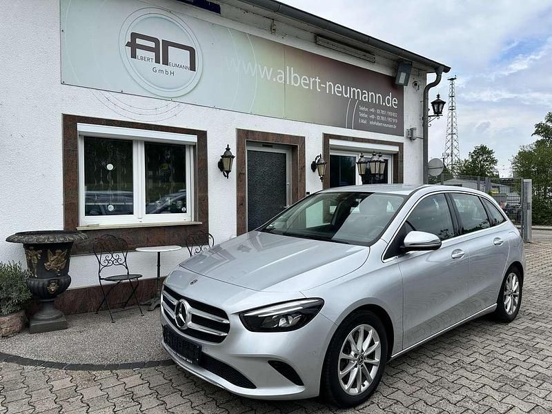 Iridiumsilber metallicl Gebraucht 2022 Mercedes B250 Van / Kleinbus | 29.990 € (Fairer Preis) - Bild 1/4