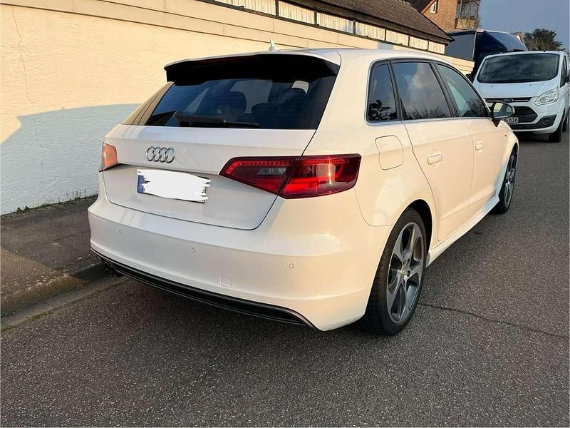 Gebraucht Audi A3 S-Line 125 PS (91 kW) 2016 Ibisweiß Kleinwagen