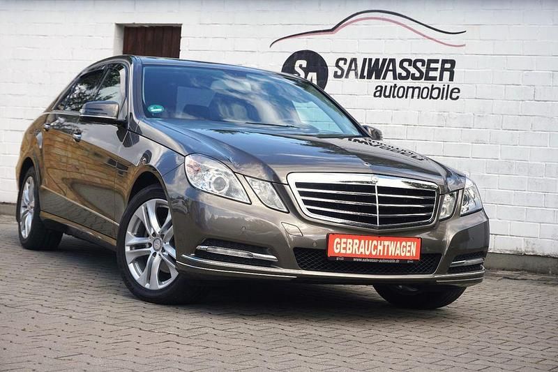 Grau Gebraucht 2012 Mercedes E200 Limousine | 14.500 € (Fairer Preis) - Bild 1/4