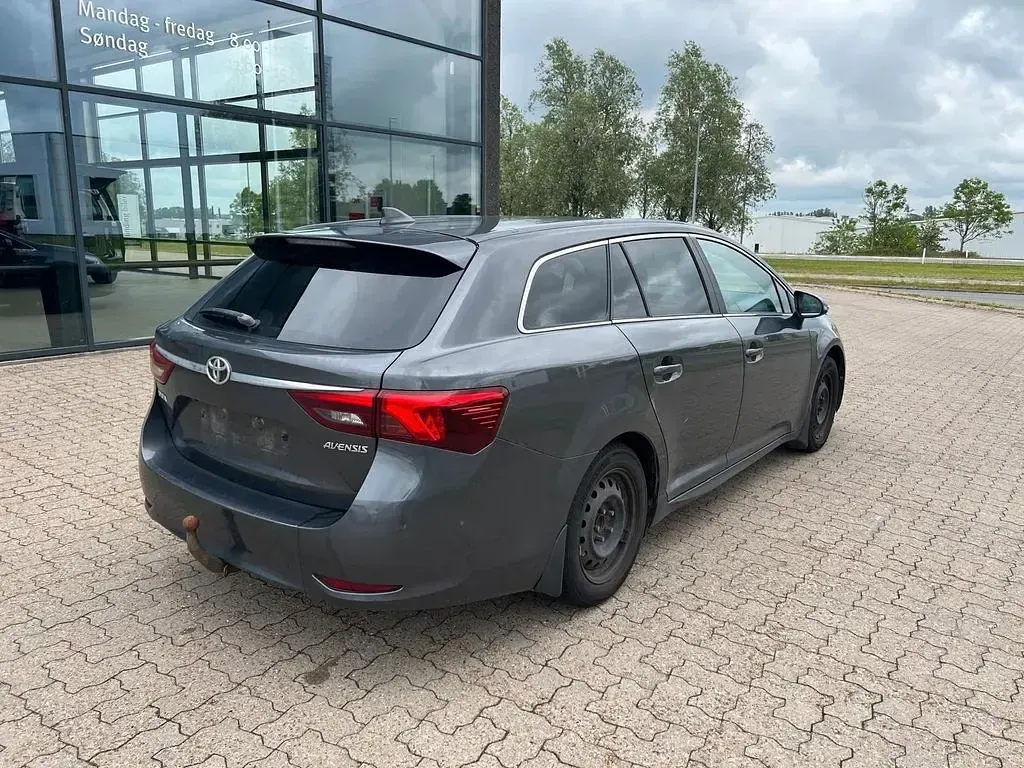 Gebraucht Toyota Avensis Comfort 147 PS (108 kW) 2016 Kombi