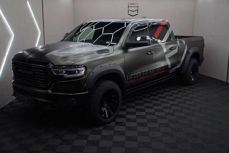 Gebraucht Dodge Ram 401 PS (294 kW) 2019 3m satin gold dust black folie Abholung