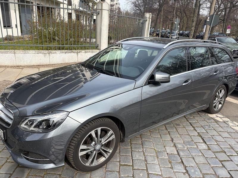 Gebraucht Mercedes E220 Edition 170 PS (125 kW) 2015 Grau Kombi