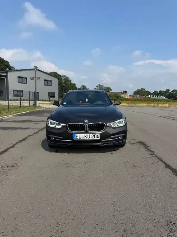 Gebraucht BMW 318 Sport Line 150 PS (110 kW) 2016 Braun Kombi