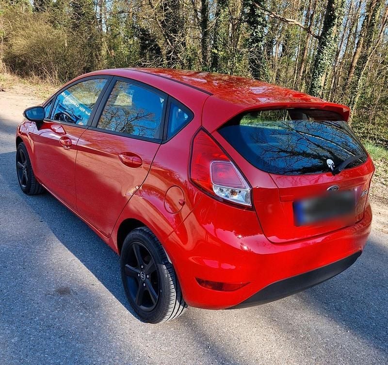 Gebraucht Ford Fiesta Celebration 82 PS (60 kW) 2016 Rot Kleinwagen