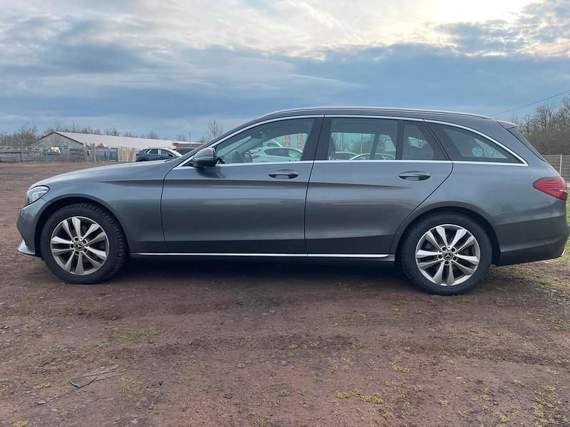Gebraucht Mercedes C220 194 PS (142 kW) 2019 Grau Kombi