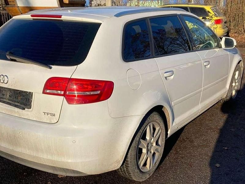 Gebraucht Audi A3 Attraction 105 PS (77 kW) 2013 Ibisweiß Kleinwagen