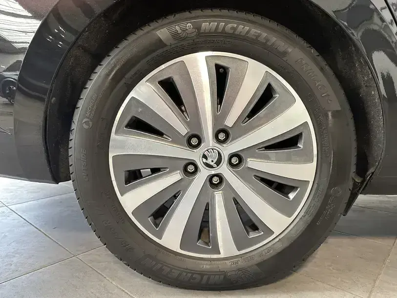 Gebraucht Skoda Superb Style 150 PS (110 kW) 2023 Schwarz Kombi