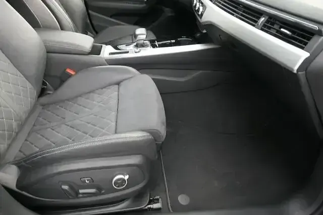 Używany Audi A4 S-Line 163 KM (119 kW) 2022 Niebieski Kombi